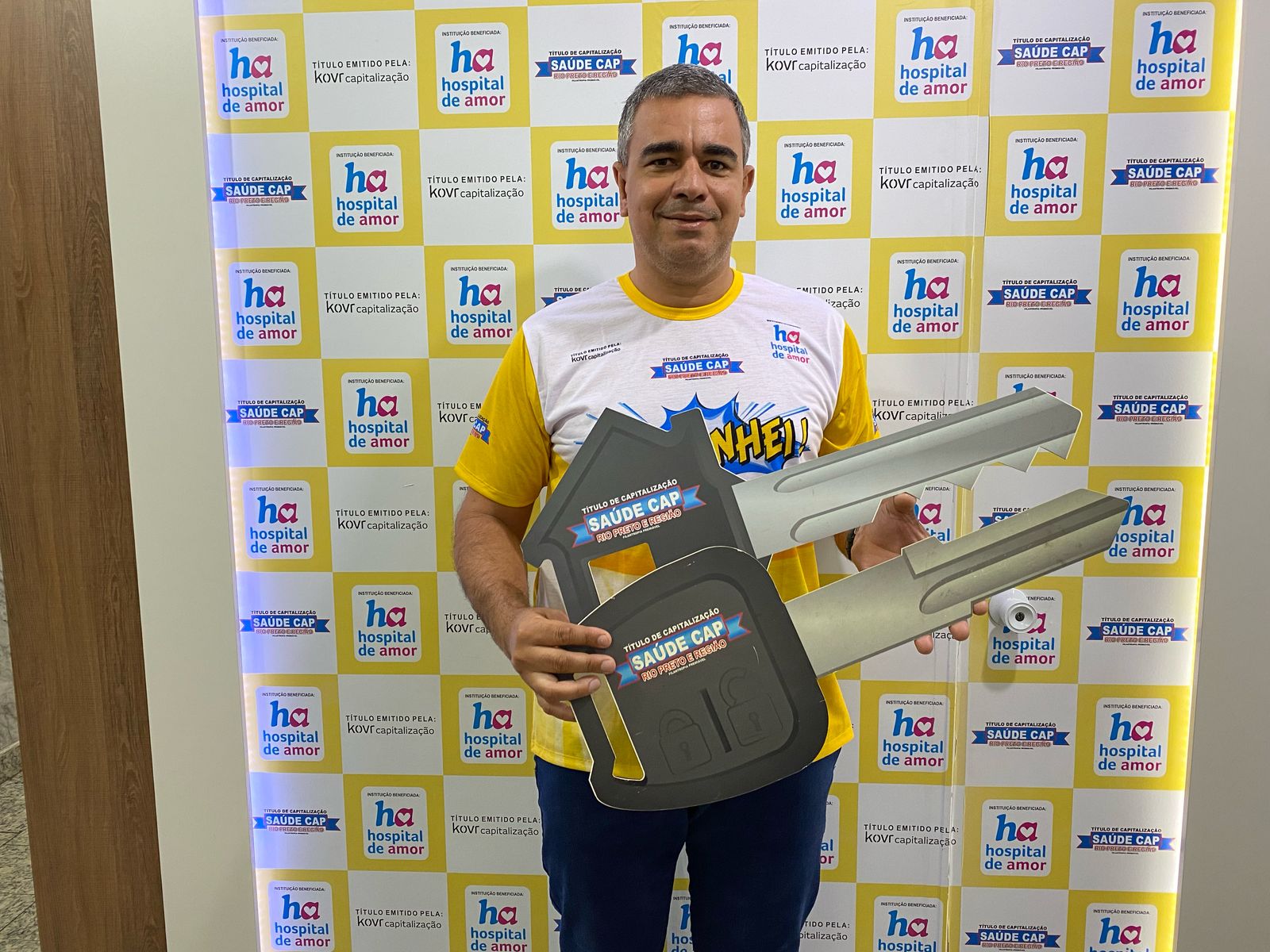 Empresário de José Bonifácio ganha uma casa mais um Fiat Mobi no Domingo de Páscoa